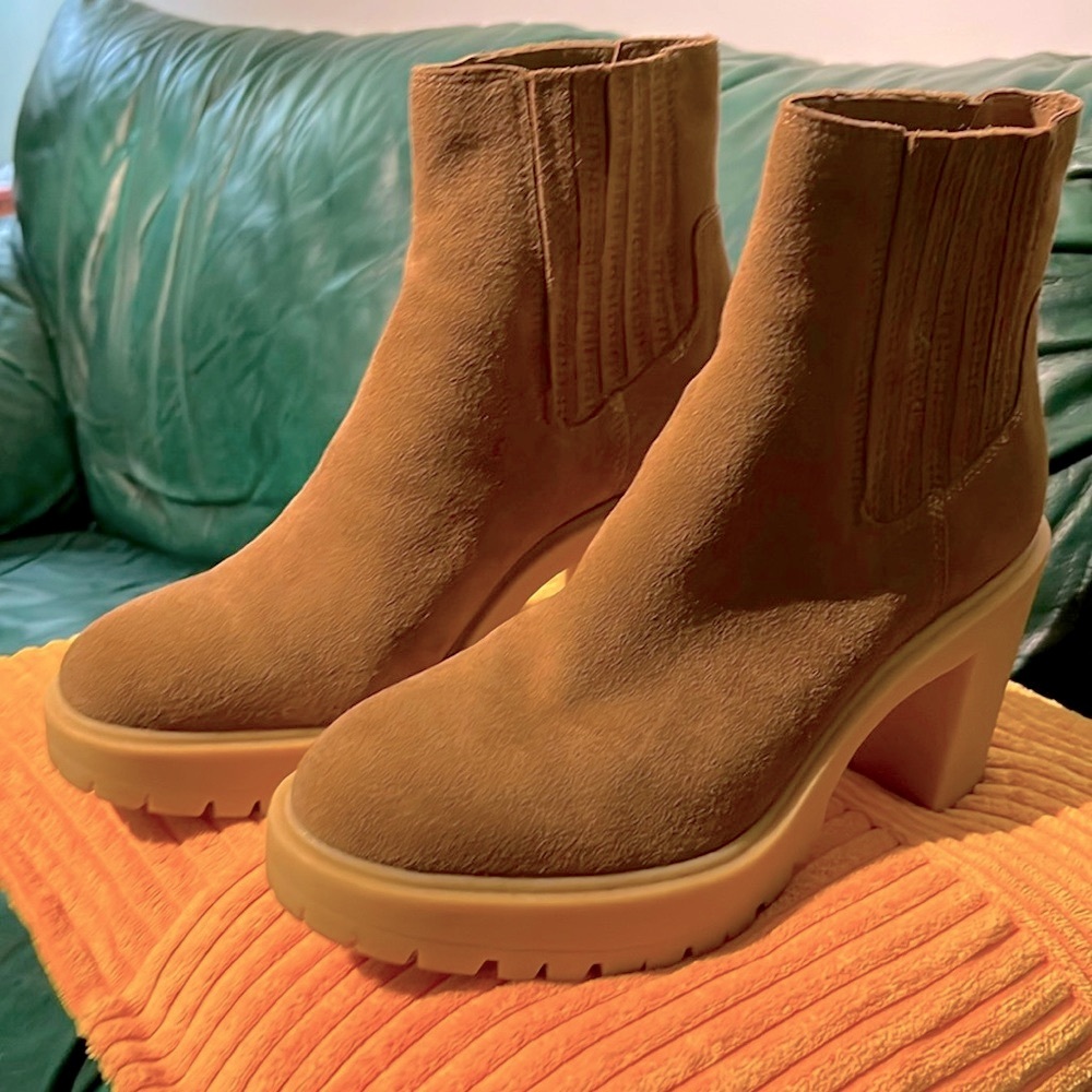 NWB~ Dolce Vita brand NEW mushroom WATERPROOF Pull-on Suede Boots, size 9.5